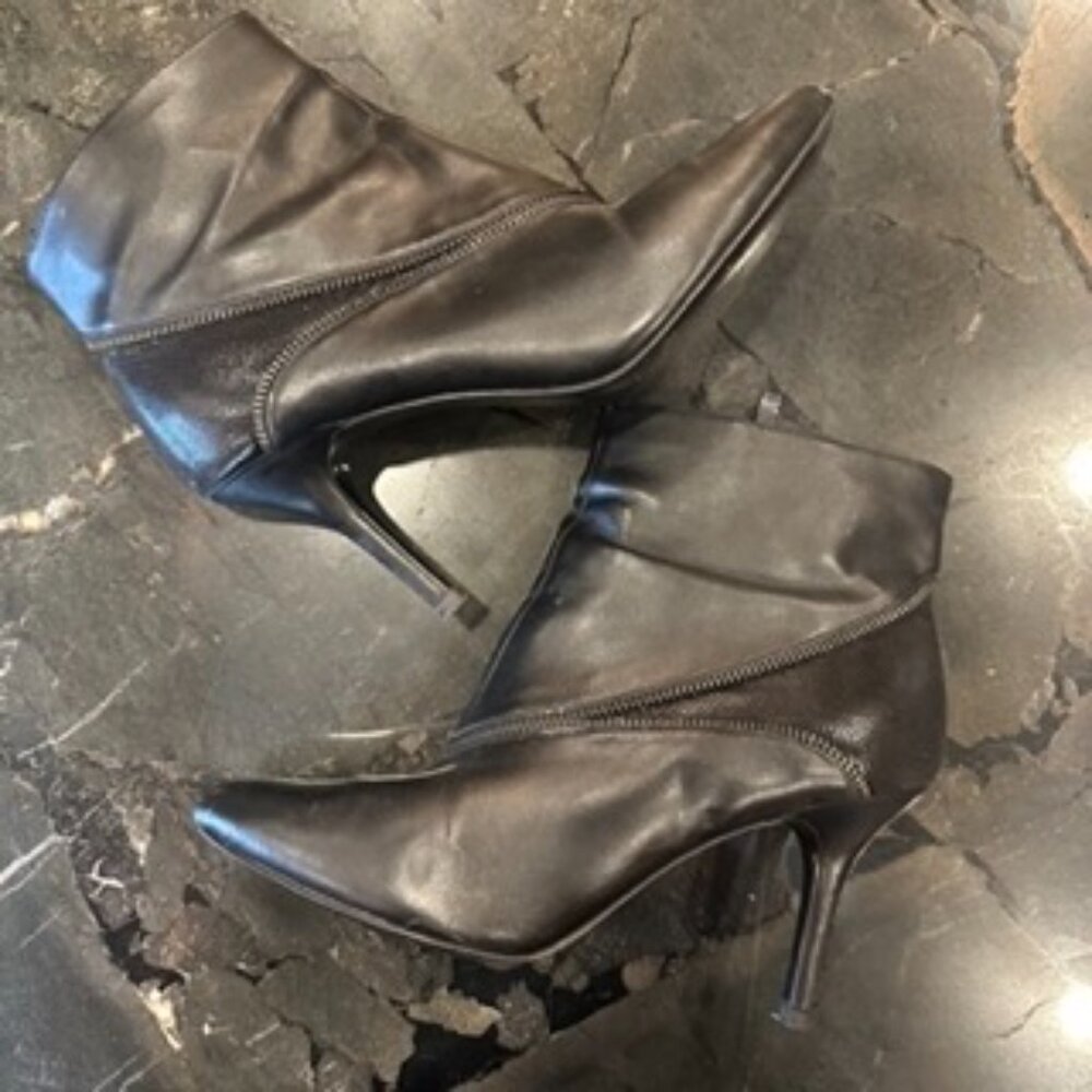 Used Black Zipper Heeled Booties